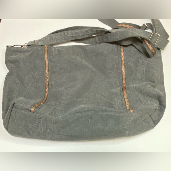 GARGOYLE EMBELLISHED GRAY HAND BEADED TOTE - Picture 4 of 7